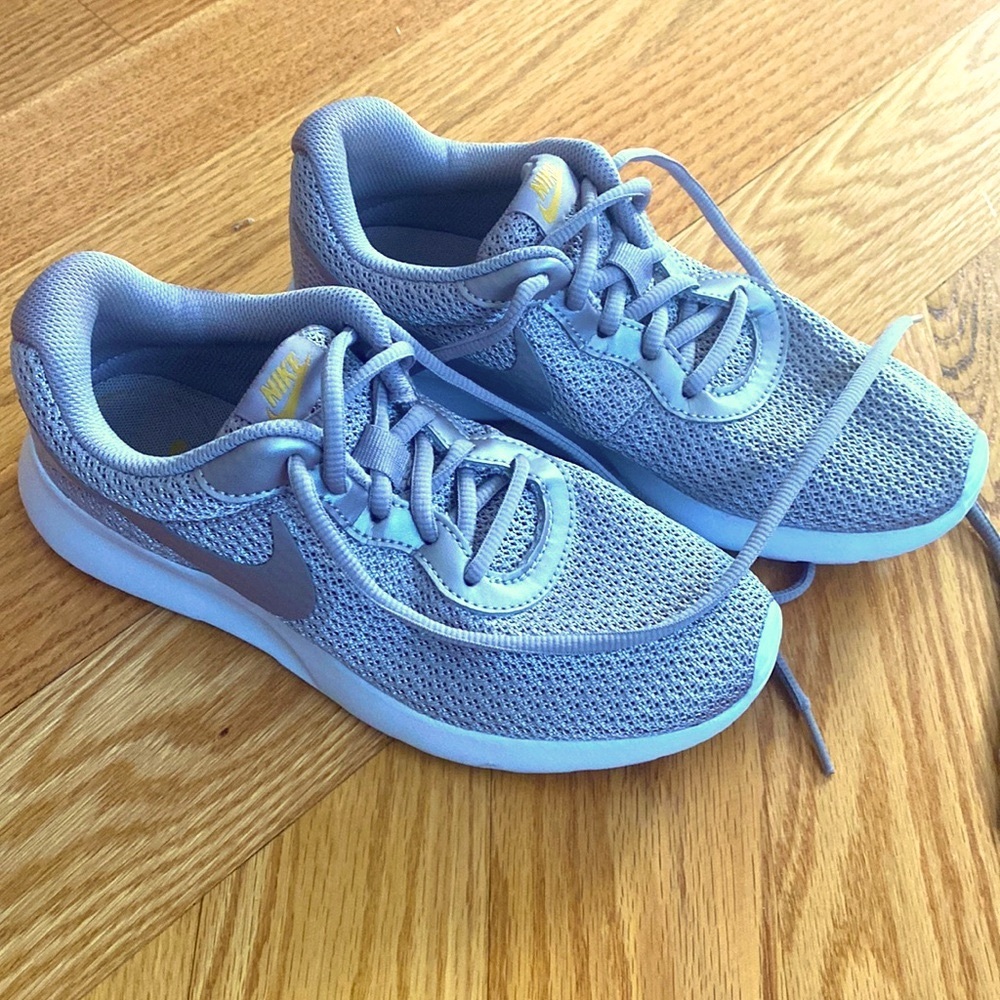 Nike tennis shoes